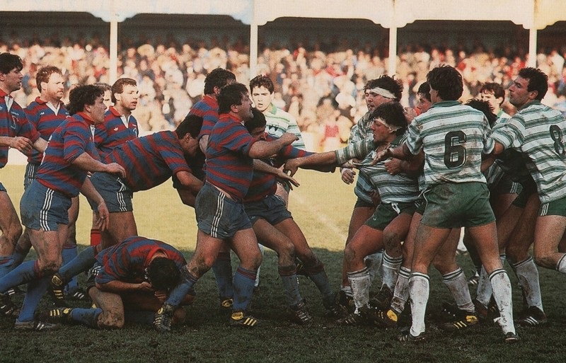Vert_Galant_64's tweet photo. Rugby d'antan (40) « L'histoire a peut être une fin. Notre tâche pourtant n'est pas de la terminer, mais de la créer … » (A.Camus)

Avant de partir vers le Sud-Est la semaine prochaine et après la SP des années 90 …

Voici la Section Paloise des années 80 ... ⤵️ https://t.co/bw0xk3IiRx