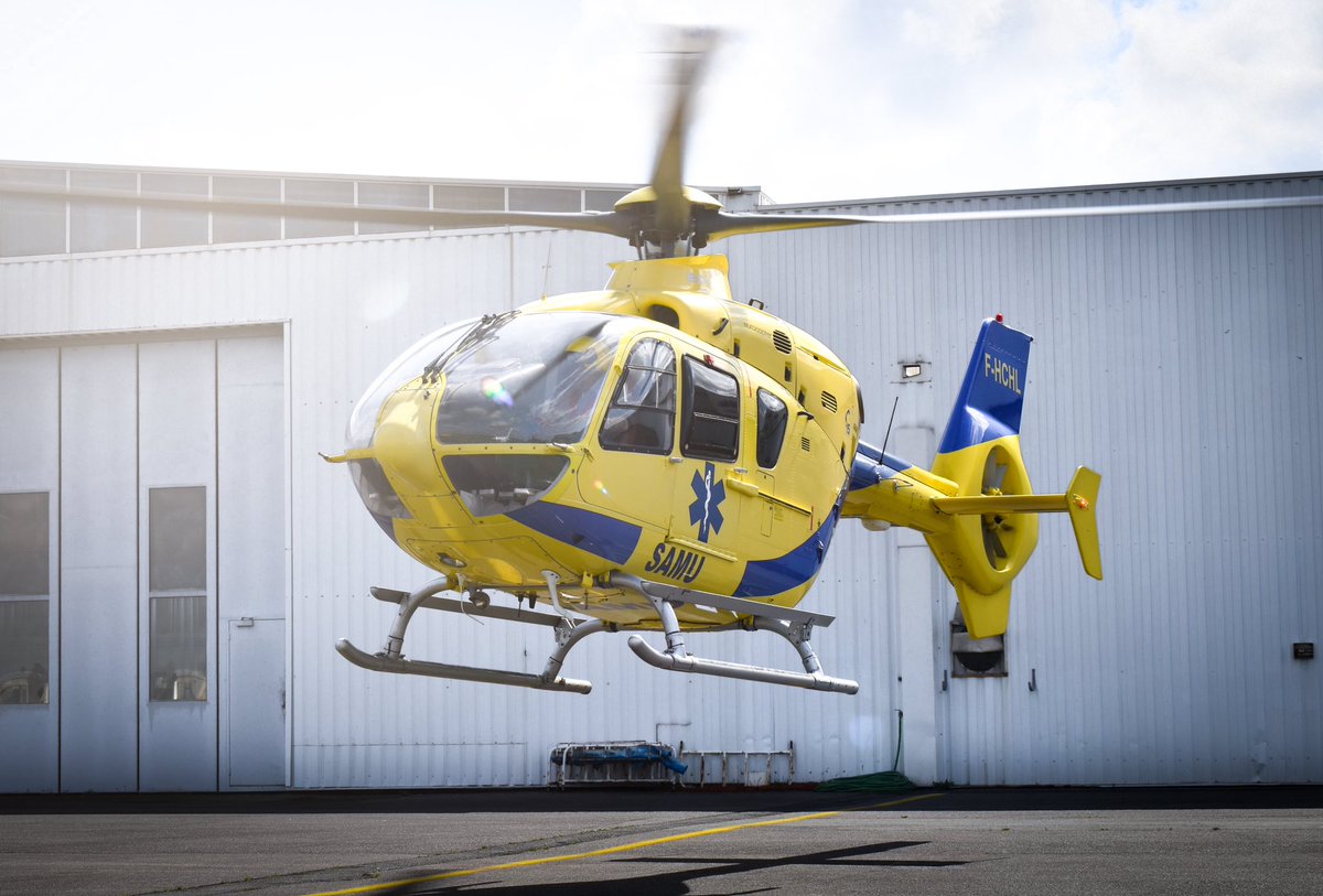 ActuSamu's tweet photo. [ ActuSAMU - SMUR ] : 🚁 Départ « secondaire » pour #Héli33, l’HéliSMUR du #SAMU33 CHU de Bordeaux 
📸©️ BS, photographe #ActuSAMU https://t.co/YWXVUWuisW