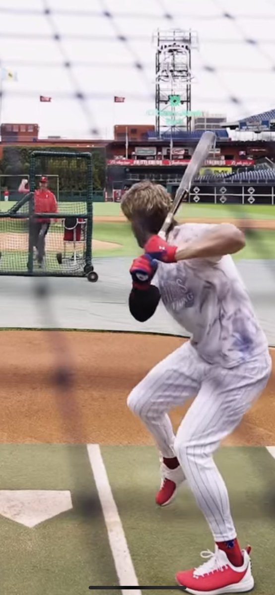 dyehardphilly's tweet photo. #ItsAPhilliesThing Bryce reppin that DyehardPhilly for batting practice. https://t.co/2wEn9rbEH5