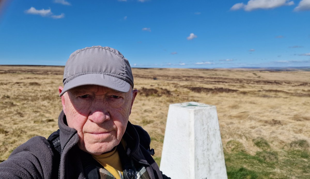 Wonderful how many colours you can see in one walk.
11 miles today up and over the tops from Marsden to Slaithwaite. Gorgeous day.
I kept thinking how much I'd miss days like this when I'm no longer around to enjoy them!