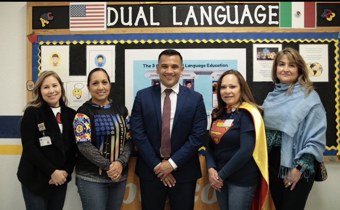 Dr Zelaya at the Eagles’ nest! #WeAreClintISD <a href="/fmeeagles/">Frank Macias Eagles</a> @elopez014 <a href="/BeardElissa/">EBeard_RSE</a> <a href="/llane03/">llane03_FME</a>