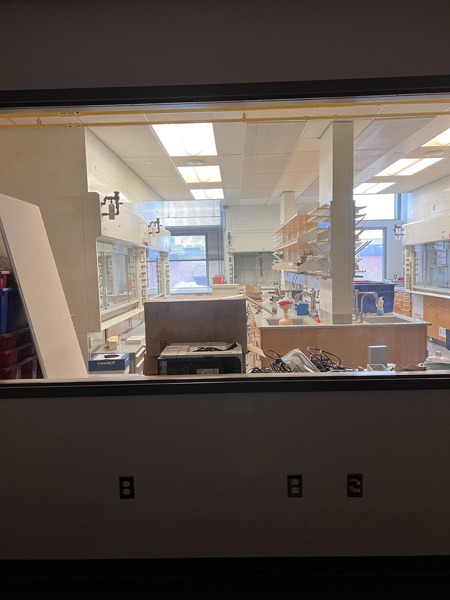 LeeLabUT's tweet image. We have our keys! The Lee Lab is expanding into additional lab and office space. Exciting changes!