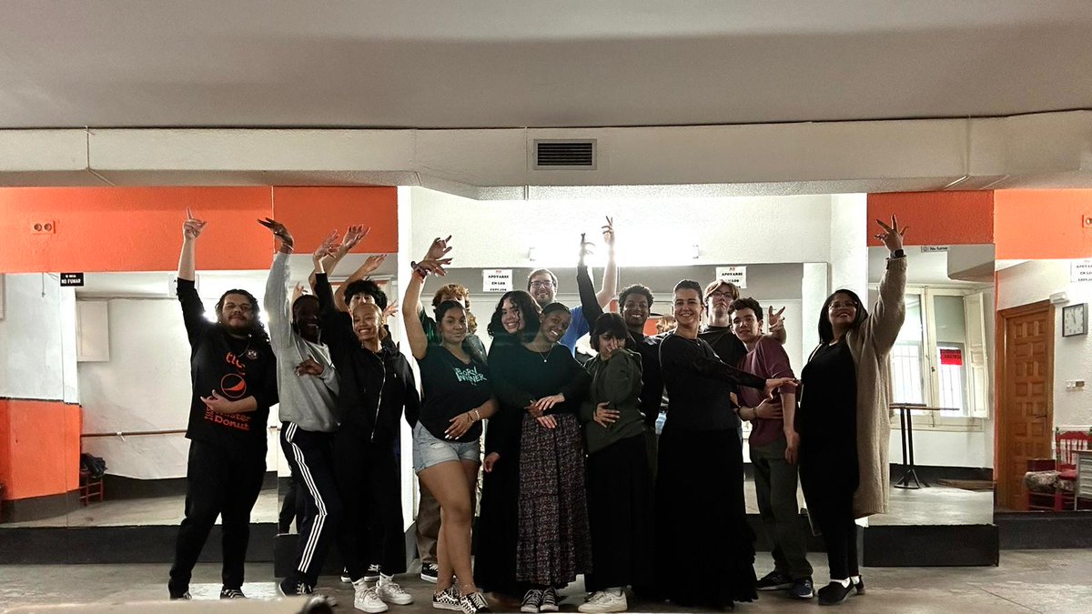 DCISchool's tweet image. DCI’s Voyager Exchange Program provides all interested students in good academic standing the opportunity to improve their foreign language proficiency and build relationships with students abroad. Here are images of the students that traveled to Spain this year! #ibforall