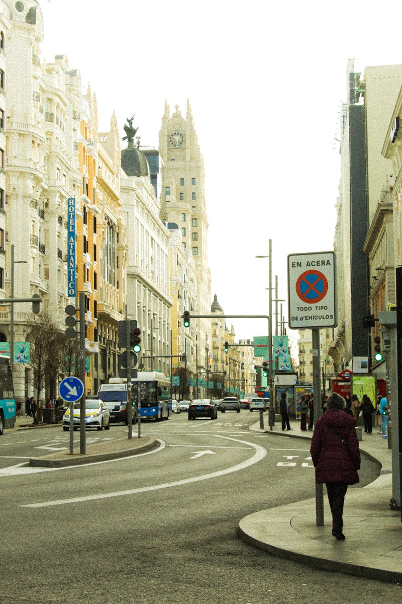 DCISchool's tweet image. DCI’s Voyager Exchange Program provides all interested students in good academic standing the opportunity to improve their foreign language proficiency and build relationships with students abroad. Here are images of the students that traveled to Spain this year! #ibforall