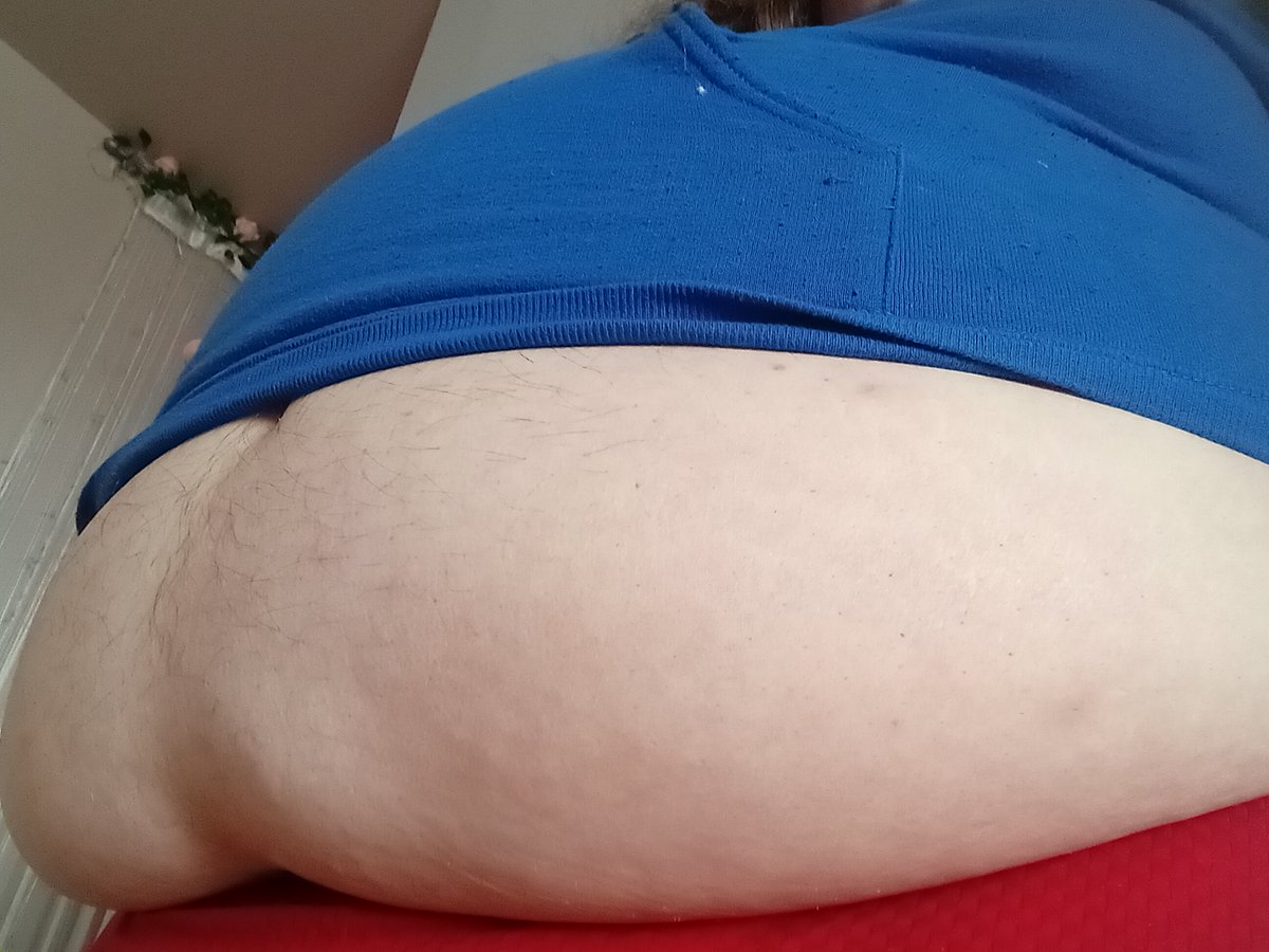 questionablered's tweet photo. (2/2) and no this 3xl literally never fit me, even when i bought it in like 2015-2016

(posted early on the onl*fans) https://t.co/T5K1FKytF2