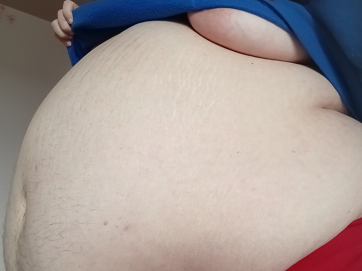 questionablered's tweet photo. (2/2) and no this 3xl literally never fit me, even when i bought it in like 2015-2016

(posted early on the onl*fans) https://t.co/T5K1FKytF2