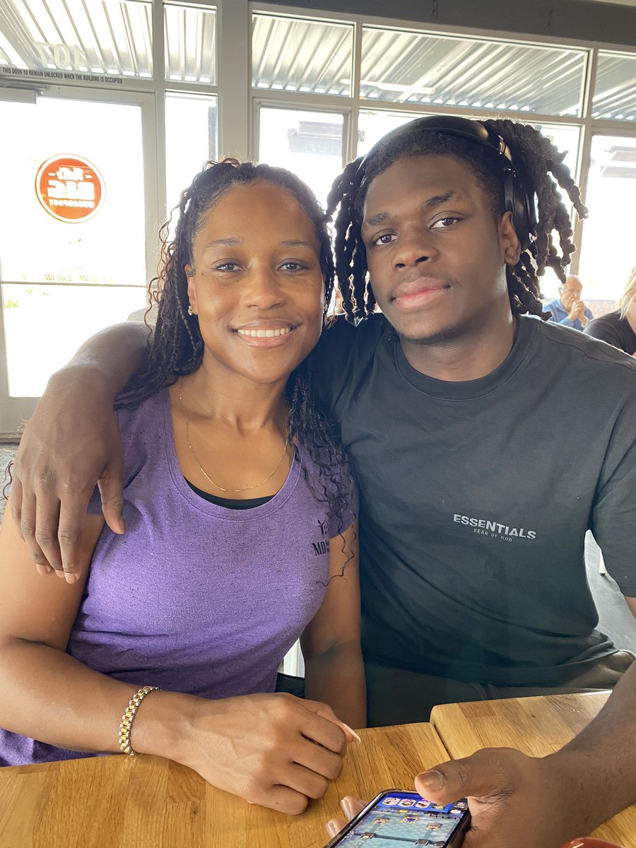 Meet the Pickens Glue my wonderful wife and loving mom Alicia #centerpiece <a href="/mrs623602/">Alicia Horne</a> <a href="/gabe_pickens/">GabePickens</a> <a href="/pickens_nate/">Nate Pickens</a>