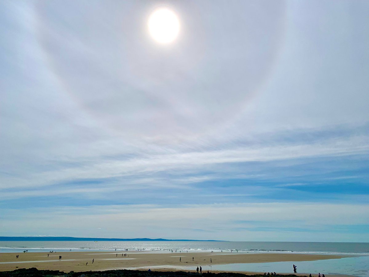 davies_parry's tweet photo. #GoodFriday #sun #halo ๐#restbaybeach #Porthcawl #Spring #FridayMotivation @StormHour @ThePhotoHour @ITVWales @Ruth_ITV @S4Ctywydd @metoffice #loveukweather @ItsYourWales #GoodFriday2023 โ๏ธ๐๐๐โ๏ธ https://t.co/2xfuUOxyOR