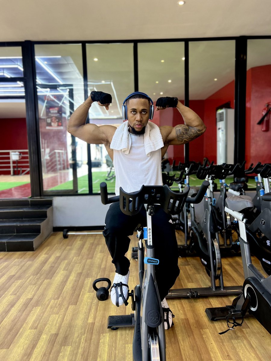 Jay On Twitter Hit The Gym Eat The Gym jay-on-twitter-hit-the-gym-eat-the-gym