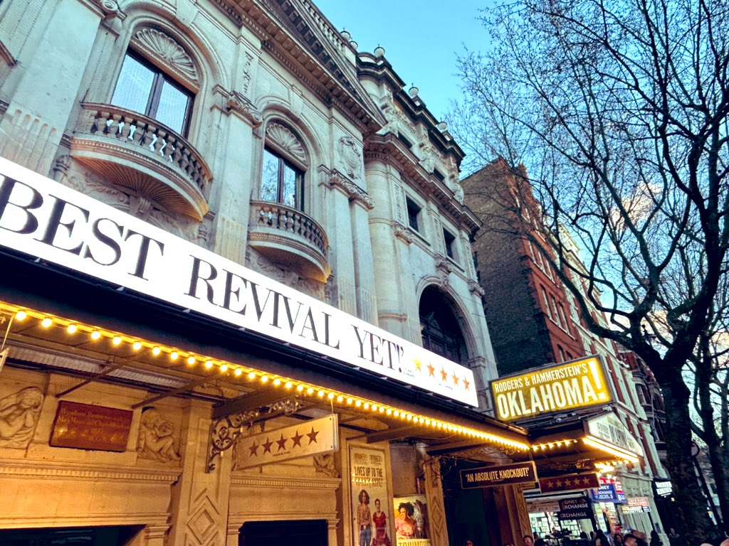 here to see the Olivier Award winning @OklahomaWestEnd 🌽🎼