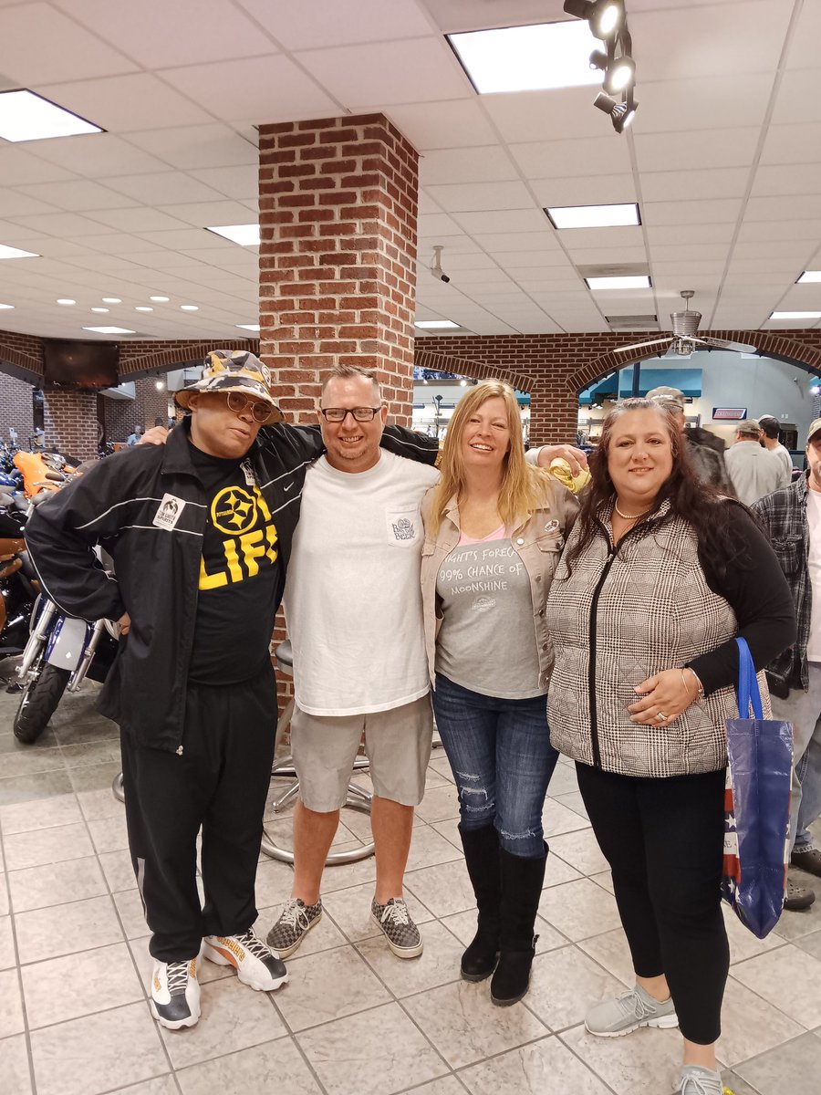 lilheelsrn's tweet photo. Went to a fundraiser for @MoonshinerJosh today at @DownHomeHarley . Got to meet some great people @TimSmithSpirits @MoonshinerHowie @TickelShine 
#rideforjosh https://t.co/63dZ9oefrc