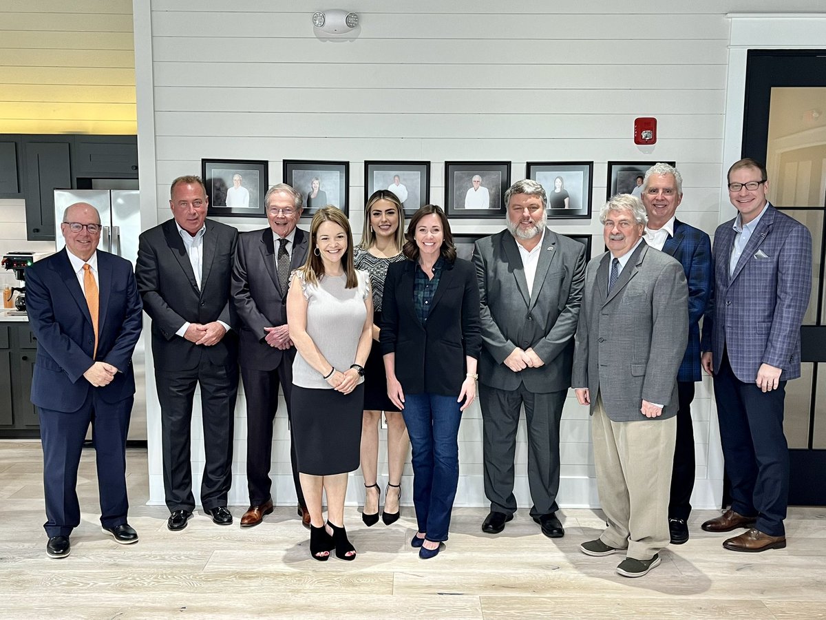 SenKatieBritt's tweet photo. Great round table in Cullman with local community bankers from across Alabama yesterday. I’ll continue being a proud supporter of Main Street efforts to grow opportunity for hardworking Alabama families. https://t.co/dCNzlGiZN3