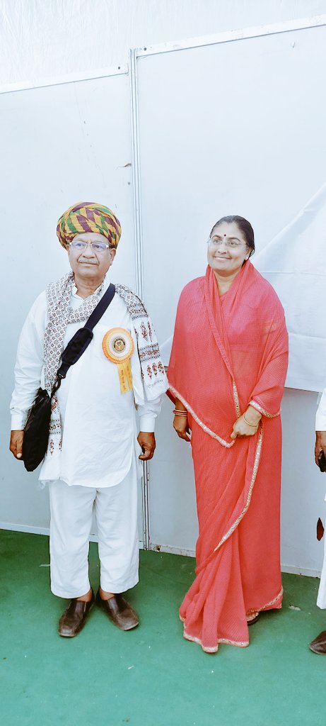 NANDADAGLA's tweet photo. #RashtriyaSewaSangam2023 जामडोली जयपुर मे आयोजित प्रदर्शनी मे #PadmaShriLaxmanSingh जी को मिलने का सौभाग्य प्राप्त हुआ #SewaSangam2023
@RSSorg @VHPDigital @JPNadda @blsanthosh @v_shrivsatish @shivprakashbjp @sunilbansalbjp @TawdeVinod @tarunchughbjp @cpjoshiBJP @Rajendra4BJP https://t.co/LldSst8222