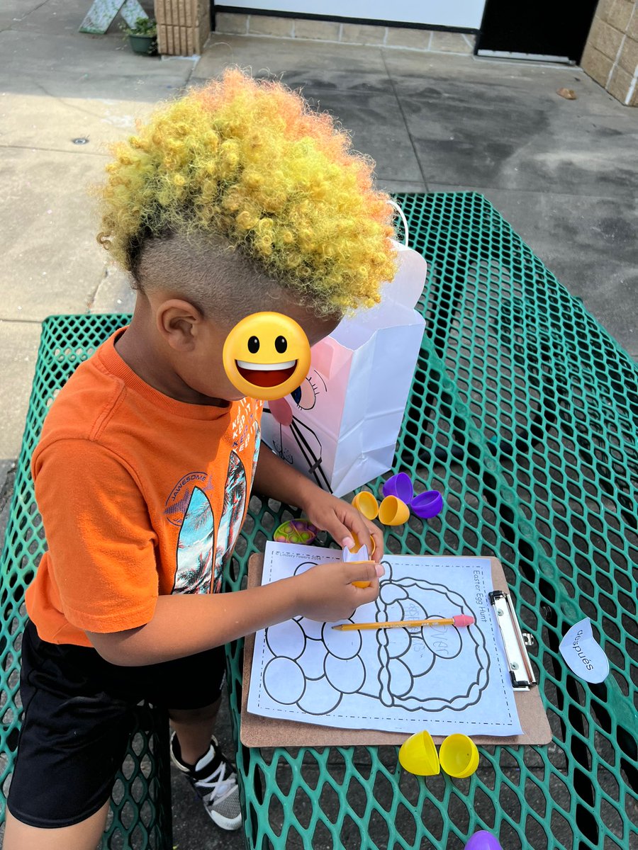 MissMarchuM's tweet photo. Spanish/English HFW egg hunting at first grade. 
SO MUCH FUN!! 🐣 
#firstgrade #dualimmersion #spanishteacher #happykids #participatelearning #unitingourworld 
@MGSDschools @teamSOUTHmgsd @ParticipateLrng https://t.co/sUUAPapf16