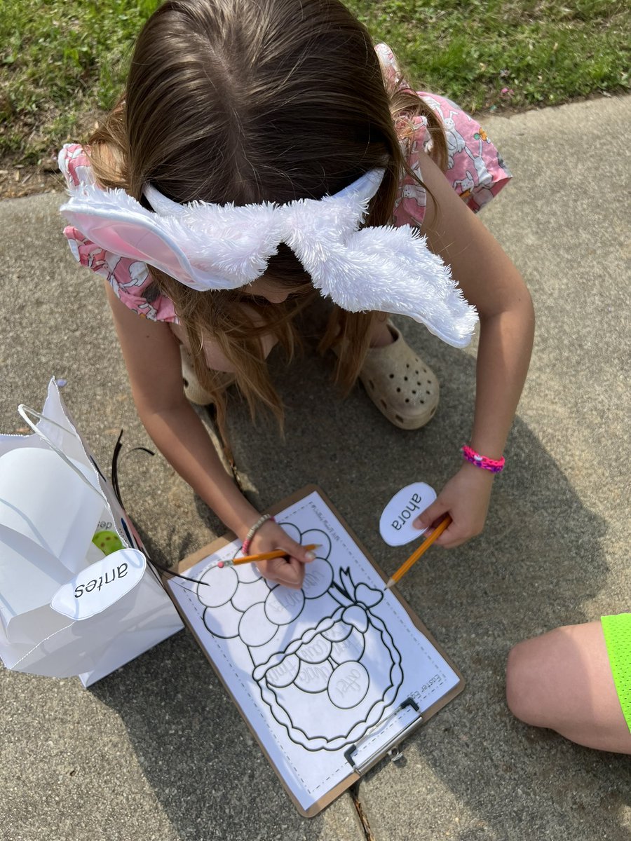 MissMarchuM's tweet photo. Spanish/English HFW egg hunting at first grade. 
SO MUCH FUN!! 🐣 
#firstgrade #dualimmersion #spanishteacher #happykids #participatelearning #unitingourworld 
@MGSDschools @teamSOUTHmgsd @ParticipateLrng https://t.co/sUUAPapf16