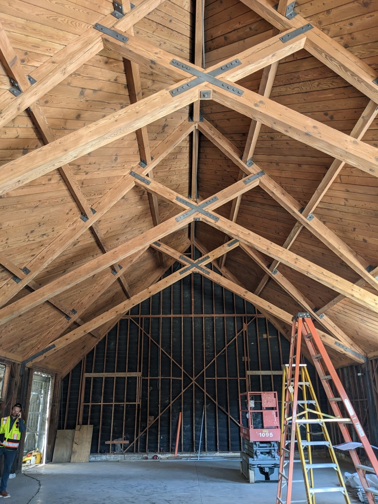 ⁠We ❤️‍🔥 this freshly sandblasted ceiling of the future home of Wende Museum's Glorya Kaufman Creative Community Center. 

#sofreshsoclean #sandblast #naturalwood #a-frame #performingartscenter #wendemuseum #underconstruction #auxarchitecture