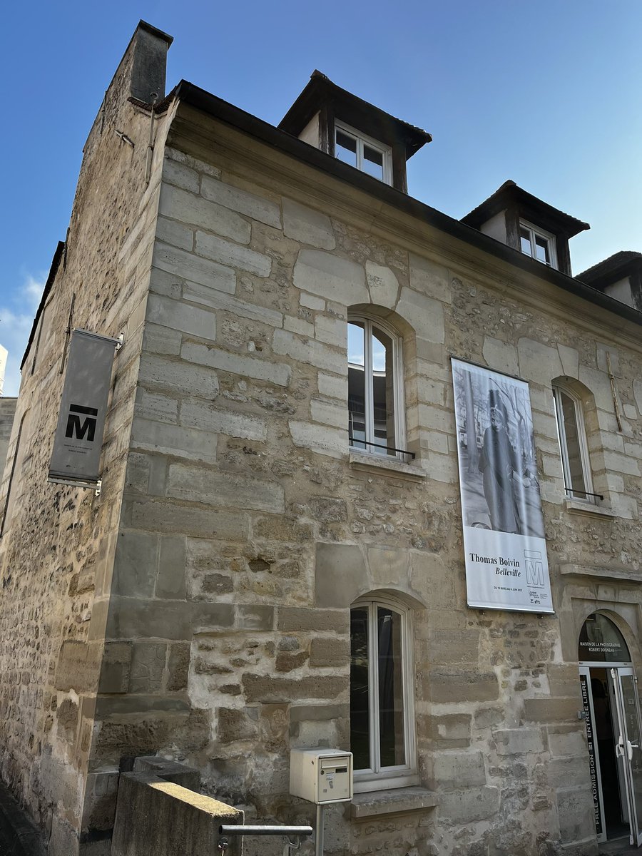 GauchotLaurent's tweet photo. 🔴Phase3 du projet #EAC @RosaCollege. 
«Le portrait photographique» 

Aujourd’hui : 
Visite des expositions (Thomas Boivin) à la @MaisonDoisneau &amp; du @LavoirNumerique (représenter l’invisible) avec atelier pratique de la photographie numérique dans la ville!
(À suivre…) https://t.co/Ex3HAjcpUM