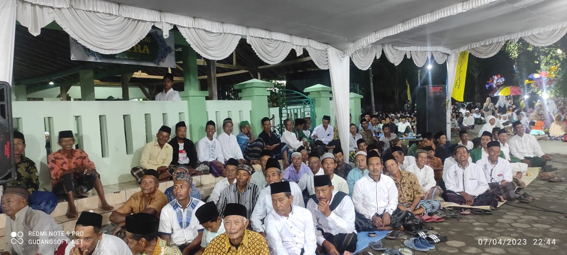 mnurihsan2903's tweet photo. Matur sembah nuwun katur dumateng:
#1. KH. Goes Sirodj Ronggolawe (Wakil Ketua @DakwahPBNU)
#2. Gus @islah_bahrawi (Direktur JMI)
#3. Sahabat @hsym_asyari (Ketua @KPU_ID)
Sudah diijinkan "Satu Frame"😅🙏🇮🇩 https://t.co/xLVnu2FRFn