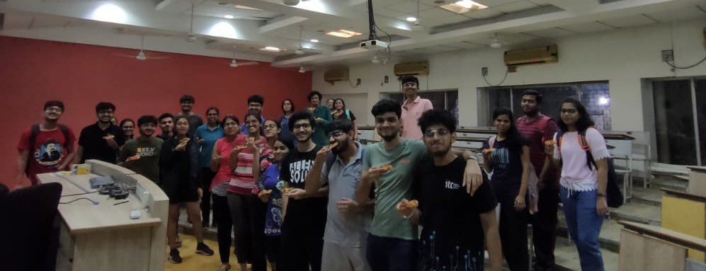 abhijit_MLab's tweet photo. 🍕 party with undergrads aftr Mass Transfer Marathon. Unlike exams, it had no bearing on grades. They had to solve 8 questions in 2 hrs which were a notch harder than regular ones. They could collaborate, strategise, take clues n challenge each other. Altogether, it was fun. https://t.co/4q1pUP4P43