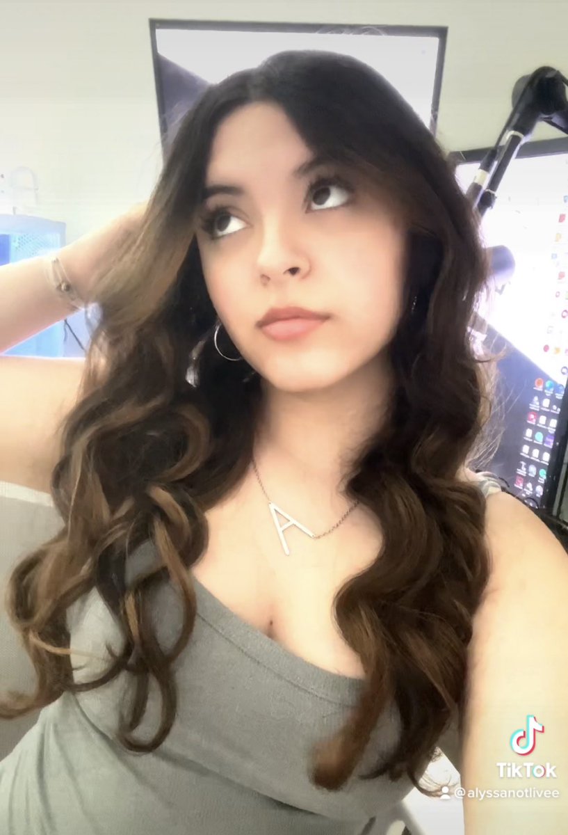 lyssa (@alyssalivee)  X
