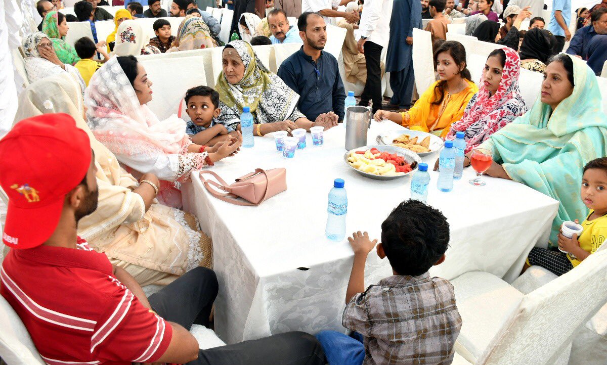 MQMPKOfficial's tweet photo. ایم کیو ایم پاکستان متحد اور منظم ہو کر اپنی عوام کے درمیان موجود ہے، ڈاکٹر فاروق ستار

ہم تنبیہ کر رہے ہیں کہ اگر کوئی یہ سوچ رہا ہے کہ مہاجر آبادی کو کم شمار کریگا تو یہ سب کی بھول ہے آنے والے دنوں میں ہم عوام کی عدالت روڈ پر لگائیں گے، ڈاکٹر فاروق ستار

@DFSMQM https://t.co/fZft5yoHEg