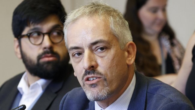 Cooperativa's tweet photo. Diputados UDI y DC exigen renuncia del director de Migraciones #CooperativaContigo https://t.co/jVTY62RwdJ https://t.co/wG2Q5U2BtU