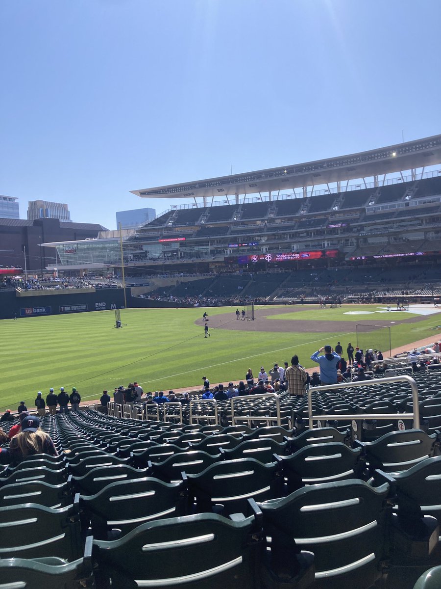 winksteiner's tweet photo. Watching the cheaters warm up!!! Glad to be back at Target Field!!! https://t.co/4Zp9DoDh33
