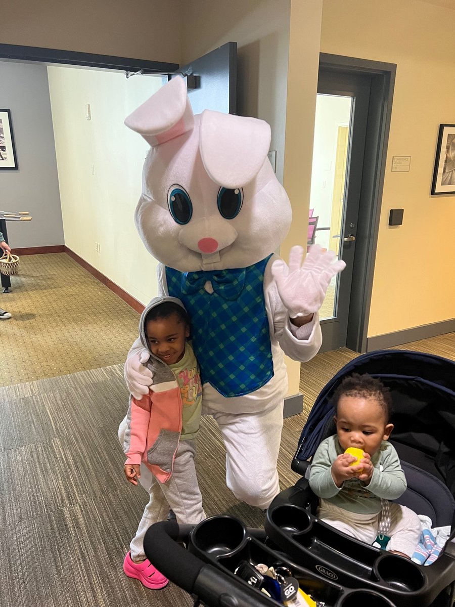 We all had a great time at the Hartford 21 Egg Hunt for Kids today!

#WeLoveOurResidents #LoveWhereYouLive #LuxuryRentals #Hartford21 #H21 #EggHunt #Springtime #GoldenEgg