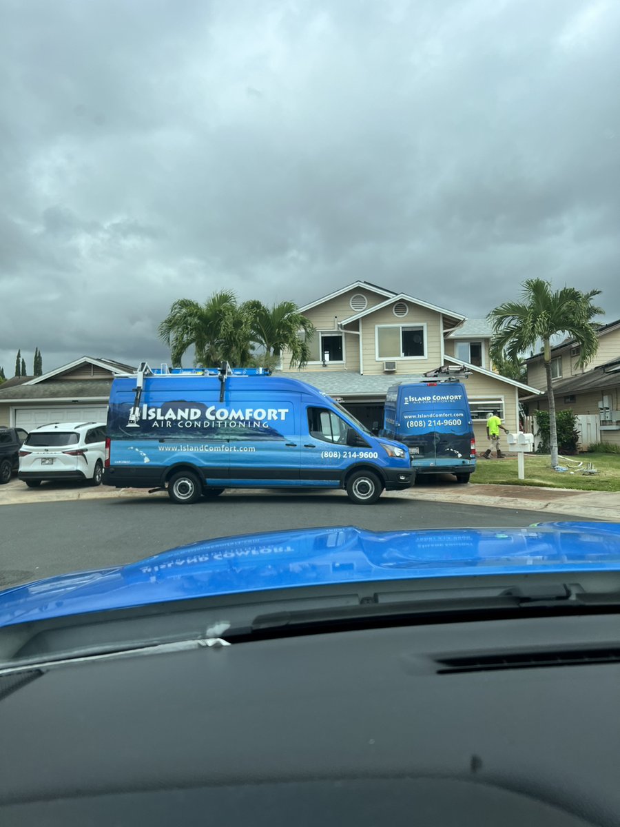 islandcomfortoh's tweet photo. You know you're in good hands when you see the blue Island Comfort vans! Aloha Friday everyone!π€
#alohafriday #amazingservice #truecomfort #satisfactionguaranteed #5starservice #amazingwork #oahu #oahuhvac https://t.co/o9RDEP7iMd