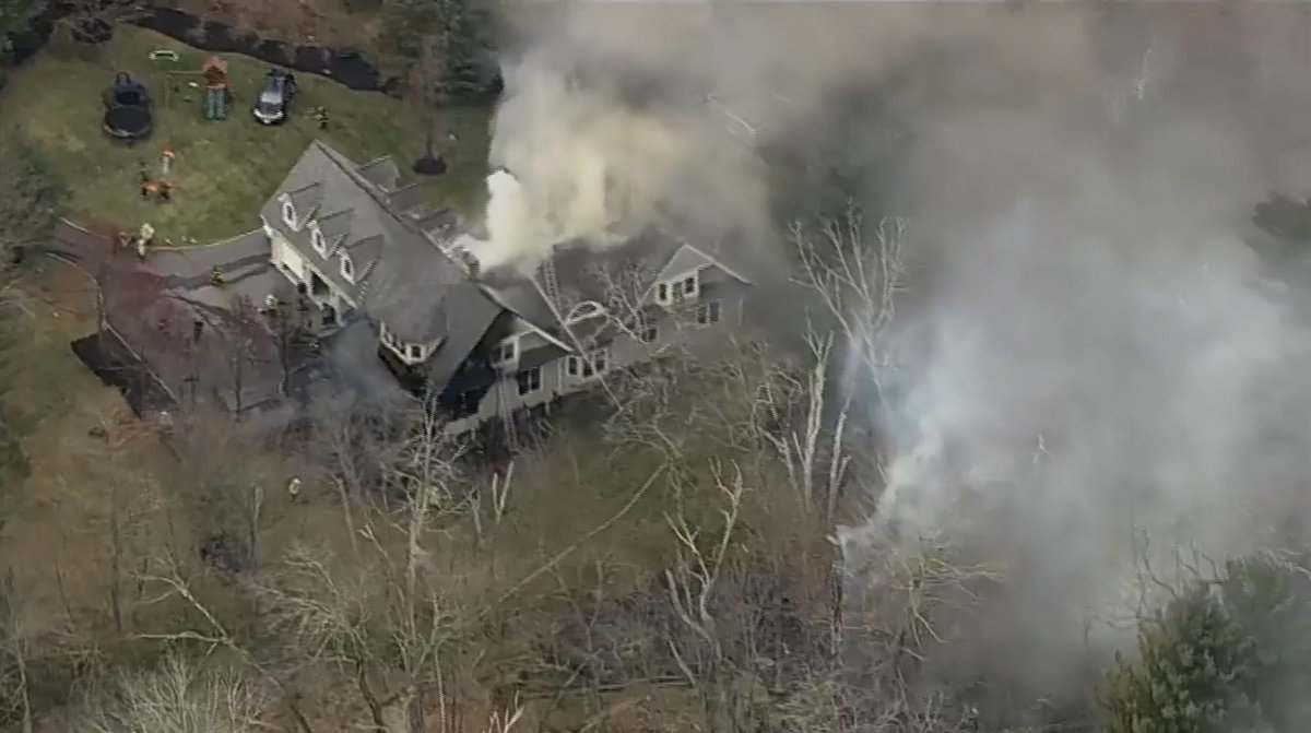 WESTON 
4th Alarm 🔥 
479 North Ave. 
#SKY7HD
#WHDH7News 
#WestonFire