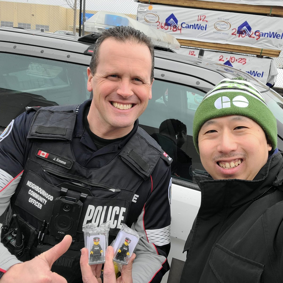 legocopgta's tweet photo. It's always a genuine smile that you see when I meet our friendly neighbourhood community officers. Why not? They make me feel safe in the neighbourhood. 😄

#NCO #torontopolice #communityengagement #neighbourhoodofficer #42division #lego #legocop #minifigure https://t.co/RtUY8hOwMY