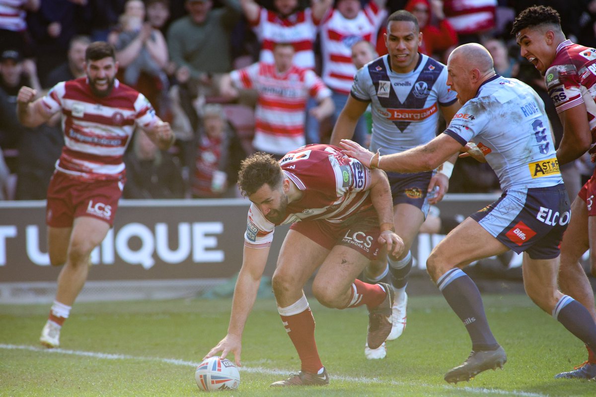 WiganWarriorsRL's tweet photo. 𝙏𝙃𝘼𝙏 𝙈𝙊𝙈𝙀𝙉𝙏 𝙒𝙃𝙀𝙉... ⚡⚡⚡

You score your first try in The Derby 👑😍

#WWRL https://t.co/PVcgzP9M7p