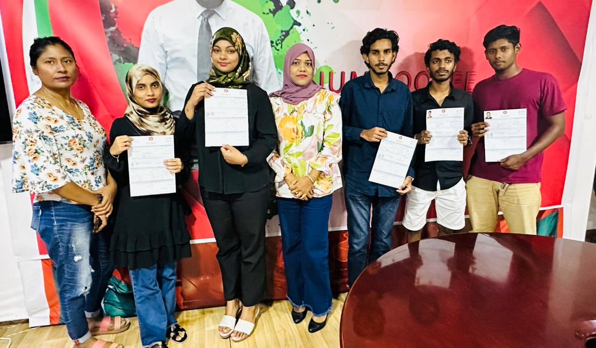 ShihamMohamed's tweet photo. Zuvaanun Jumhooree Party gulhemun dhanee JP akee Zuvaanunnah fahi furusathu dhemundha party akah vaathee
Maruhabaa soikurehvi emme beyfulhunnah
Shukuriyyaa Advisor ⁦@Yashpher⁩ 

#Qasim2023
#JoinJP https://t.co/Ro8u8iJdqn