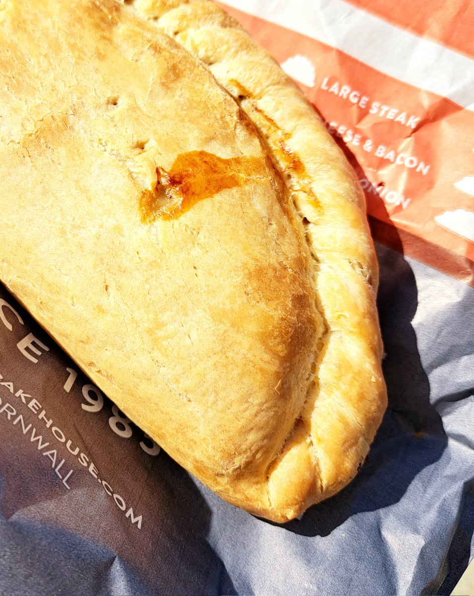 Grabbed one of these for lunch too...had to be done! #CornishPasty.
#Cornwall #Looe #Bakery #Holiday #Lunch #FamilyTime #TeamHickman #HasToBeDone #Treat #Pasty