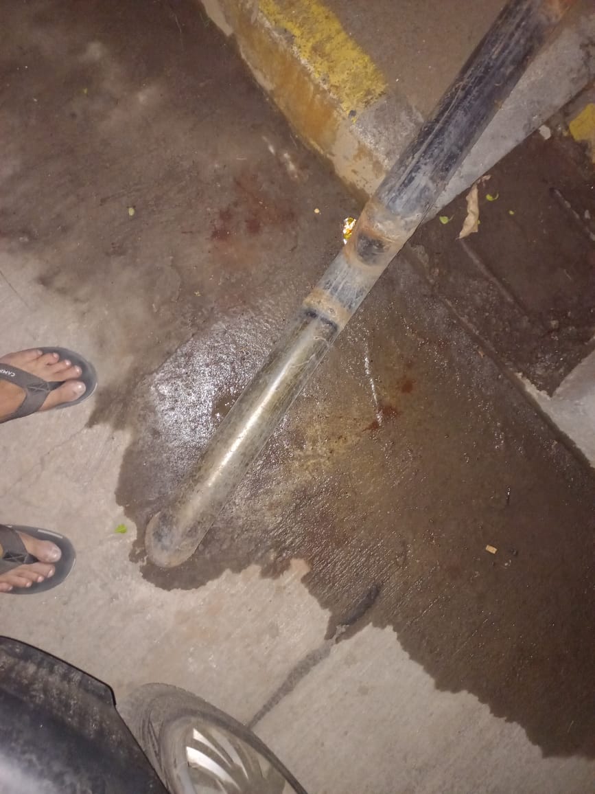 vickybshah's tweet photo. We are already facing water cut by 60% instead of 15% as declared and this aqueduct valve on SVP Road, Borivali West near our society is leaking gallons of water every evening in the gutter. Requesting @mybmc and @mybmcWardRC take cognisance and stop this leakage immediately. https://t.co/DbJh7vIrAo