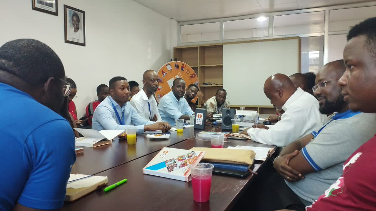 Echanges fructueux <a href="/unfpaburundi/">UNFPA Burundi</a> avec les jeunes artistes &amp; développeurs d'applis sur la com &amp; innovation à travers les canaux digitaux pour éliminer: décès maternels, besoins non satisfaits en #PF &amp; #VBGs. Jeunes: Acteurs &amp; pas juste des bénéficiaires <a href="/GDGBujumbura/">GDG Bujumbura</a> <a href="/DesignNde/">Nde?Design</a>