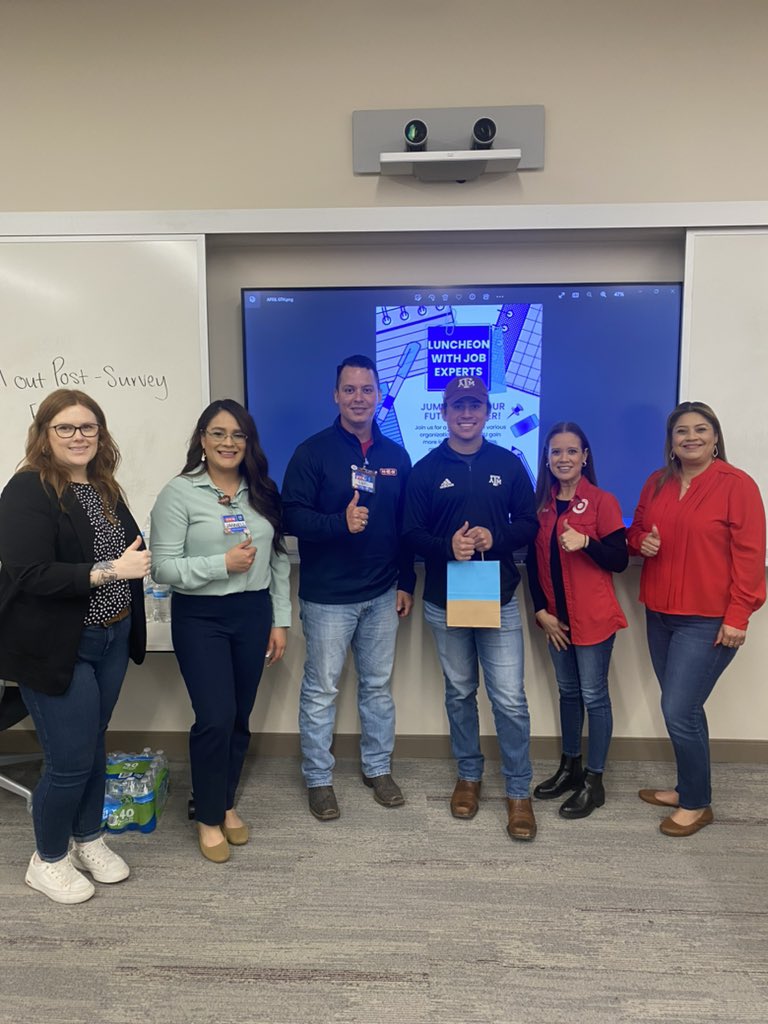 yvetlyn's tweet photo. Thank you @Texas A&amp;M University Higher Education Center at McAllen for allowing us to inform you about Target’s business fountains @jlflores26 @iresendez33 @Roooo098765 @Ednahino824 @salazarlucy10 @linwhTGT https://t.co/t9Ngk4l27X