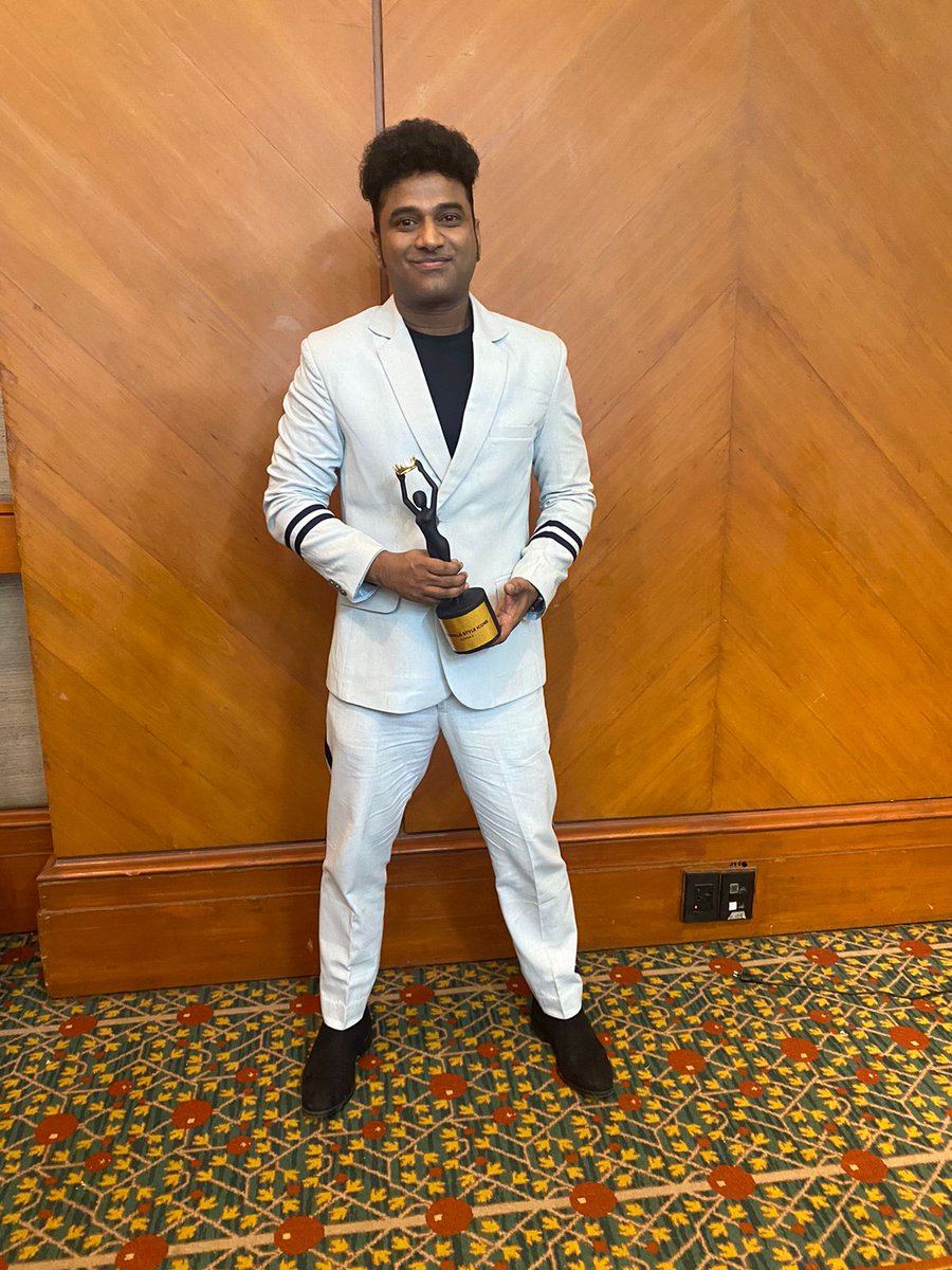 Congratulations to the talented #OoAntava composer #RockstarDSP for winning the 'Stylish Music Personality' award at a prestigious show. Your music and style continue to captivate fans worldwide. Keep on rocking! 🤘🎵 #DSP #StylishMusicPersonality #PinkvillaStyleIcons
