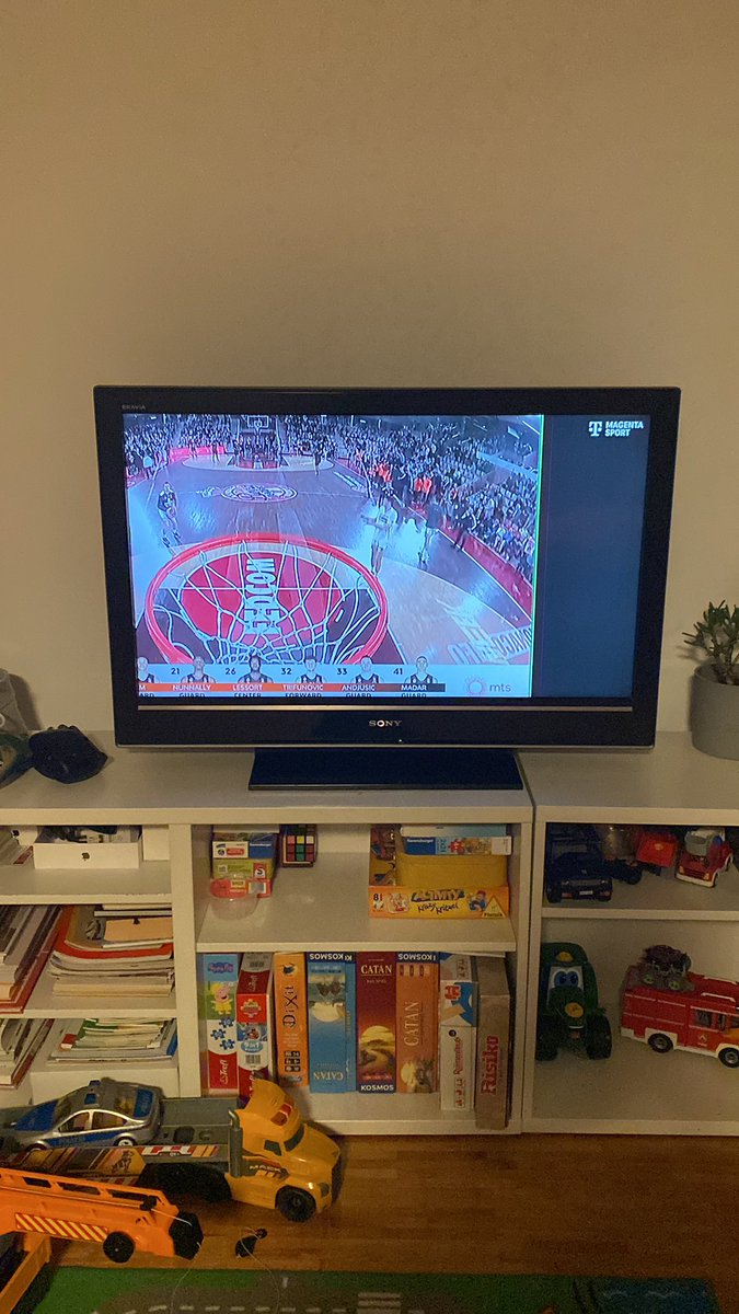 Hey <a href="/MagentaTV/">MagentaTV</a> was los mit eurem stream von <a href="/EuroLeague/">EuroLeague</a> ? Gibt es heute nur 3/4 vom Bild ?