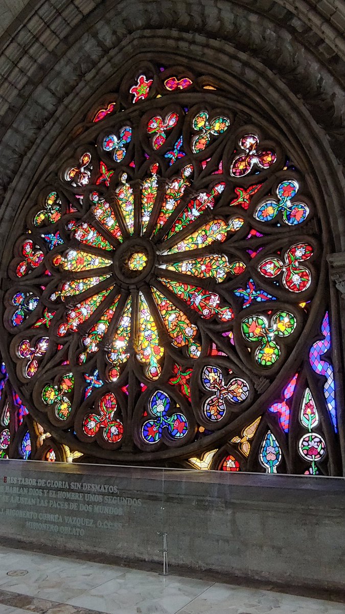 ArtNomads's tweet photo. @Adventuringgal @LiveaMemory @obligatraveler @intheolivegrov1 @wandersmiles @CharlesMcCool @MadHattersNYC @LindaPeters64 @suziday123 @LisaRivera2207 @beckyexploring @LATSeema @Cbp8Cindy @MamaO_GO @LouMitchells @SarabethsNYC @SashaEats @thetravelfool @Dawnistraveling @sl2016_sl @OdetteDunn @chernorris @TravelFoodiesTV @FitLifeTravel Been awhile since we've done a #Top4Theme...missed y'all!
Some #Top4Circles :
1. Rose window from cathedral in #Quito #Ecudaor
2. Fun #artwork #paintings in a #Quito gallery
3. #StreetArt / #Mural in #Reno
4. video still of an #artinstallation in CA desert
#artadventuretravel https://t.co/J4nKqBlfEp