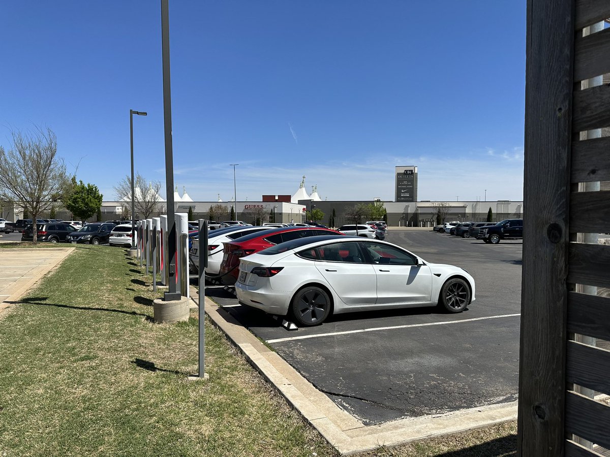 Fireseizer's tweet photo. Good charge at Oklahoma City, OK but definitely need better/more chargers at this location. In-car NAV at least is corrected now to 150 but every time we have been through here it has been full or nearly full. 8/10 @RateYourCharge https://t.co/khkedvKSQz