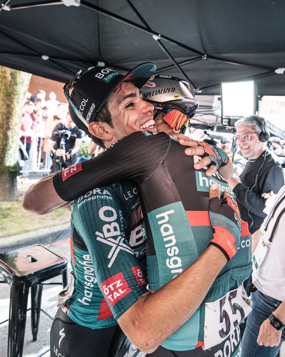 Feliz de conseguir mi primera victoria de la temporada en la <a href="/ehitzulia/">Itzulia Basque Country</a> la segunda del equipo🥇Agradecer a todo el equipo <a href="/BORAhansgrohe/">Gabor Gamble</a> por todo el trabajo durante esta semana💪🏻
Dedicar esta victoria a mi madre que está en su mes de🎂 Gracias a ella hoy estoy aquí: Te amo mamá❤️