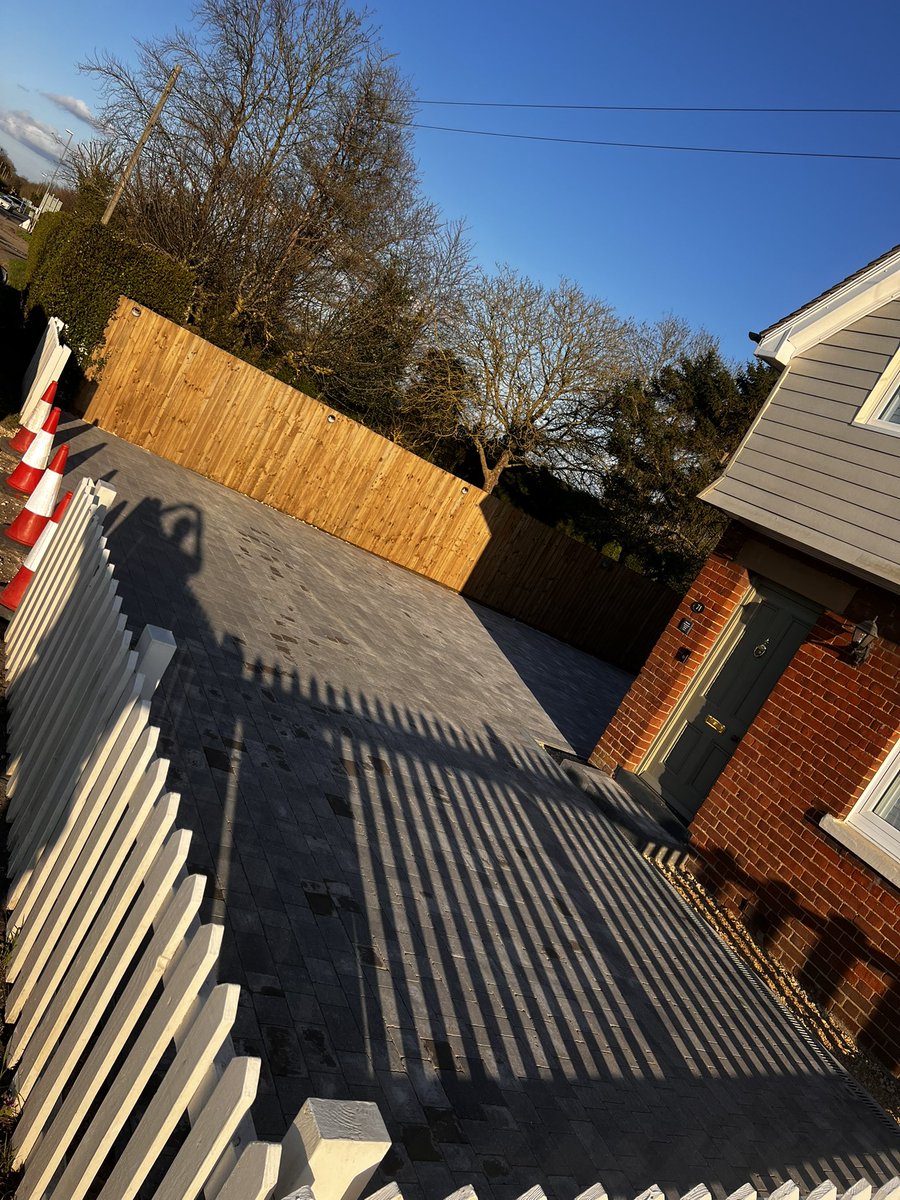 CamBlockPaving's tweet image. Finished driveway In Fordham this evening…. ✅