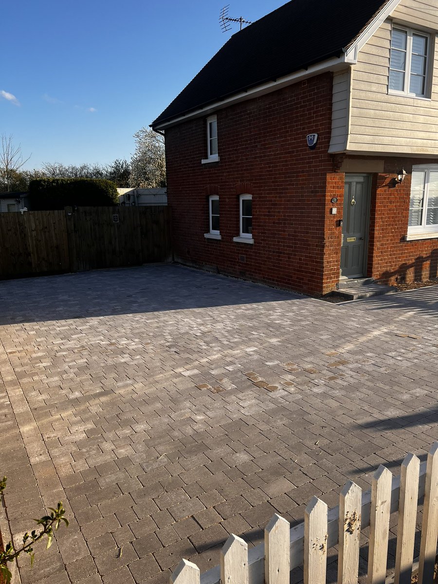 CamBlockPaving's tweet image. Finished driveway In Fordham this evening…. ✅