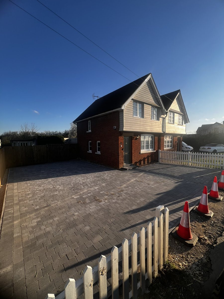 CamBlockPaving's tweet image. Finished driveway In Fordham this evening…. ✅