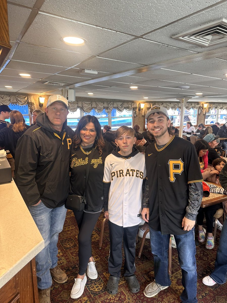 christinem72's tweet photo. #LetsGoBucs @Pirates https://t.co/naXL8Bo3XU