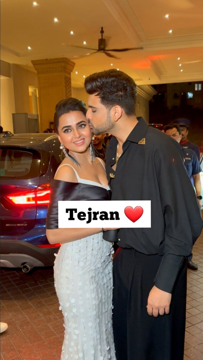 viralbhayani77's tweet photo. #tejran has the perfect goodnight kiss as the event almost is about to end. #tejasswiprakash #karankundrra give us the best content ❤️🥰 https://t.co/Llxo9C3V5f