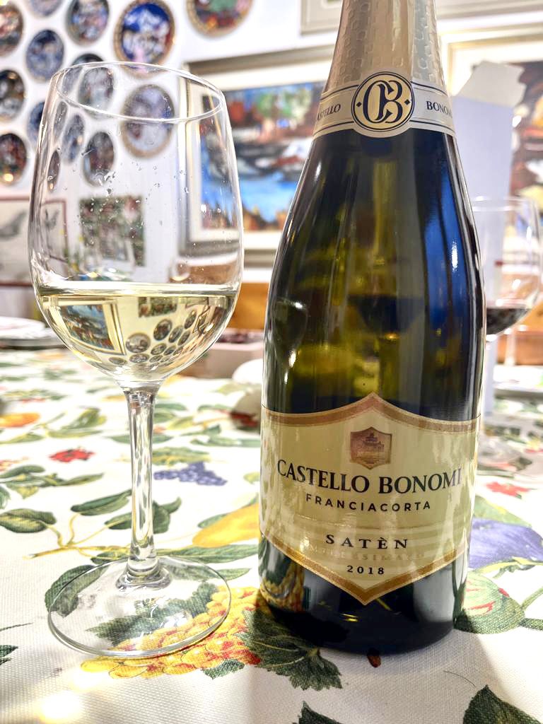 missaglia_sara's tweet image. 🎉Lo sparkling time segna sempre l’ora dei sorrisi😊.
.
Castello Bonomi e Fratelli Berlucchi: satén 2018 da Chardonnay sui lieviti per 72 mesi e un blend 2017 di Chardonnay e Pinot Nero in rosa, sui lieviti per 40 mesi.
.
#merenda #franciacorta #metodoclassico @Franciacorta