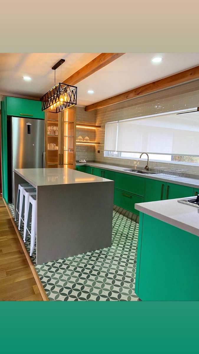 CayunHugo's tweet image. Hola a todos. En el último tiempo ha bajado mucho el trabajo en mí taller. De este dependemos 5 familias. Hacemos muebles y cubiertas de cocina de muy buena calidad. Por favor denle RT. Se agradece. Mí instagram es proyectosmygchile. Saludos  y buen fin de semana.