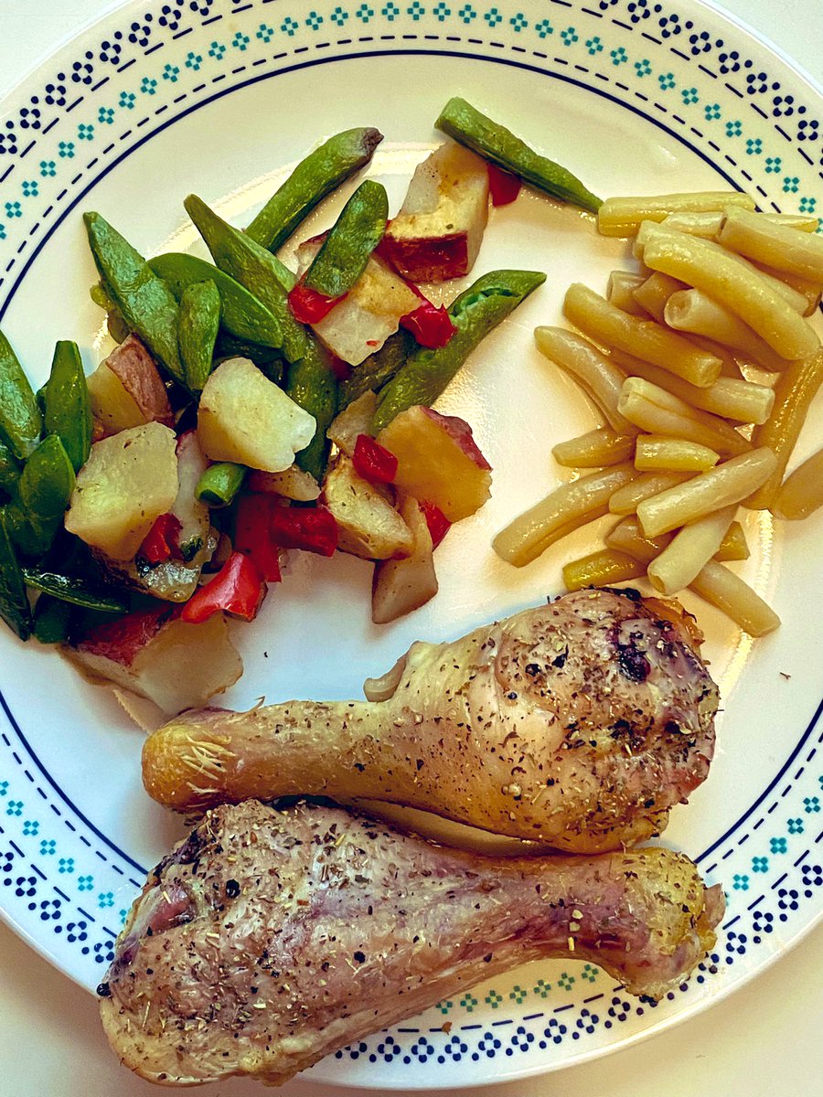 Souseman's tweet photo. Let’s eat! #SupperTime 😋❤️💯#ChefOfTheHouse https://t.co/QljNdeqr7P